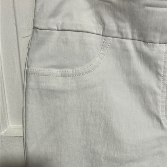 Ruby Rd. White ankle Pants - Picture 2 of 8